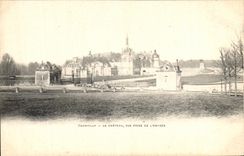 VINTAGE POSTCARD Chantilly the Castle Seen from of L entered