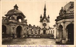 VINTAGE POSTCARD Chantilly the Castle the court D honor