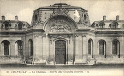 VINTAGE POSTCARD Chantilly the Castle Entered of the stables