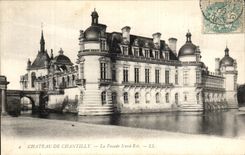 VINTAGE POSTCARD Castle of Chantilly the Northern Frontage Is