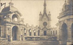 VINTAGE POSTCARD Castle of Chantilly Court D honor the vault