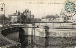 VINTAGE POSTCARD Castle Of Chantilly the Grid D honor