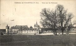 CPA Chateau De Chantilly Vue Sur la Pelouse