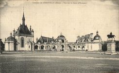 VINTAGE POSTCARD Castle Of Chantilly Seen on the court D honor