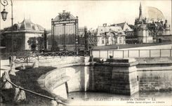 VINTAGE POSTCARD Chantilly Entered of the Castle