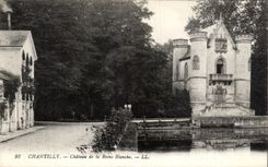 VINTAGE POSTCARD Chantilly Castle of the White Queen