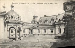 VINTAGE POSTCARD Castle of Chantilly Court D Honor and Entry of the Museum Cop