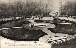 VINTAGE POSTCARD Compiegne Drill Clearing of the Victoire Militaria