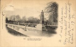 VINTAGE POSTCARD Castle Of Chantilly L Island D Love in the Park