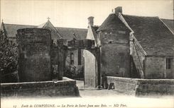 VINTAGE POSTCARD Drill of Compiegne the Gate of Jean Saint to Wood