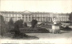 VINTAGE POSTCARD Compiegne the Castle the frontage dimensions park
