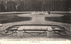VINTAGE POSTCARD Drill of Compiegne Clearing of the Victoire Site of the train of the German plenipotentiares Militaria