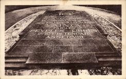 VINTAGE POSTCARD Drill Of Compiegne Clearing of L Armistice the Central Flagstone