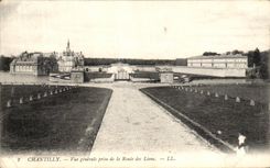 CPA Chateau De Chantilly Vue Generale prise de la Route des Lions