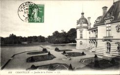 VINTAGE POSTCARD Castle Of Chantilly Garden of the Birdcage