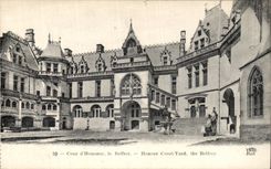 CPA Cour d Honneur le Beffroi 