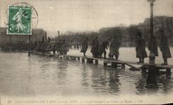 CPA Paris Inondations Les Pontonniers au cours de la reine 