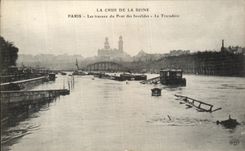 VINTAGE POSTCARD Paris Floods the Rising Of the Seine work of the Bridge of the Invalids Trocadero