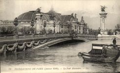 VINTAGE POSTCARD Paris Floods Of the Bridge Alexandre
