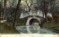 VINTAGE POSTCARD Paris Park Heap the Small Bridge