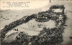 CPA Paris Arc de Triomphe de l Etoile Tornbe du Soldat Inconnu et la Flamme du Souvenir