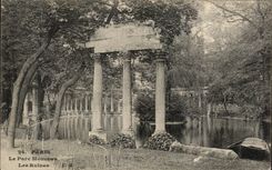 VINTAGE POSTCARD Paris the Park Heap Ruins