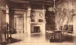 VINTAGE POSTCARD Pau Castle Henri IV Living room of family