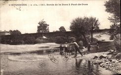 VINTAGE POSTCARD Bords of Gilds has Pont of Gilds