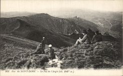 VINTAGE POSTCARD Env of the Mount Gilds Puy of L Angle