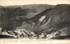 VINTAGE POSTCARD the Mount Gilds Valley of the Mount Gilds Taken Way of the Peaks