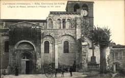 CPA Riom Environs L Eglise de Mozac Voiture a ane