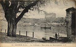 CPA Saumur Le Chateau Vue Prise du Marronniers Enfants
