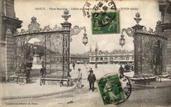 CPA Nancy Place Stanislas Grilles En fer forge par Jean Lamour bien animee 