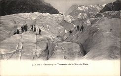 VINTAGE POSTCARD Chamonix Crossed of the Sea Of Ice Alpinism