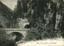 VINTAGE POSTCARD Valley D Arly Falls