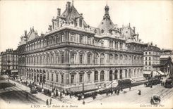 VINTAGE POSTCARD Lyon the Palate of the Stock Exchange