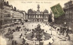 VINTAGE POSTCARD Lyon Places Composts