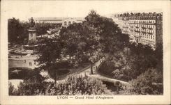 VINTAGE POSTCARD Lyon Large Hotel D England