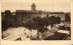 CPA Perpignan Le Castillet et Place de La Victoire 
