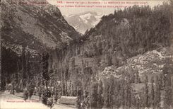 VINTAGE POSTCARD Route of Luz has Gavarnie the breach of Roland and distorts it breach seen of the bridge of Gedre