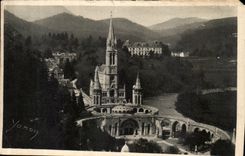 VINTAGE POSTCARD Heavy the basilica seen of the castle