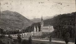 VINTAGE POSTCARD Heavy the Basilica