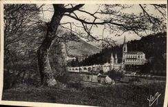 VINTAGE POSTCARD Heavy the Basilica