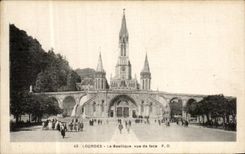 VINTAGE POSTCARD Heavy the Basilica Front view