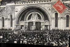 VINTAGE POSTCARD Heavy Blessing of the patients