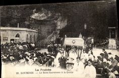 VINTAGE POSTCARD Heavy Blessed Sacrament with the Cave