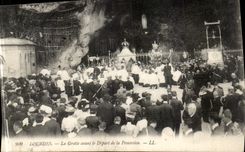 VINTAGE POSTCARD Heavy the Cave before the Departure Of the Procession