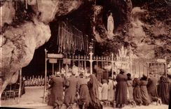 VINTAGE POSTCARD Heavy