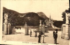 VINTAGE POSTCARD Heavy Entry Of L esplanade