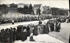 VINTAGE POSTCARD Heavy the Procession of L esplanade